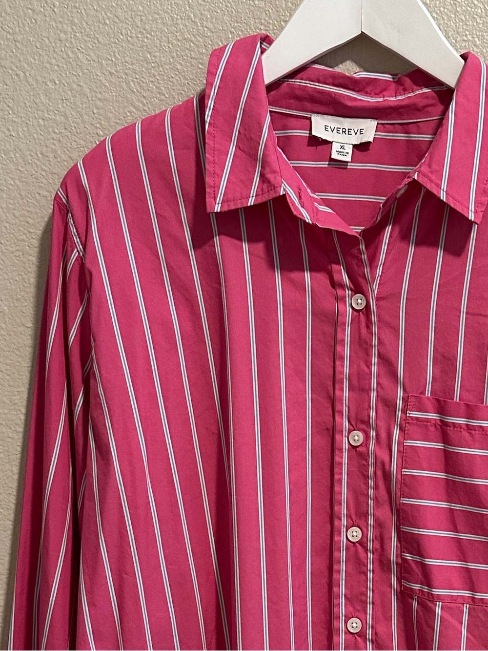 ☀️ EVEREVE Pink Button-Up Shirt with White and Blue Stripe